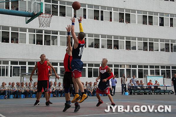图为绵阳监狱第十一届服刑人员运动会篮球比赛场景